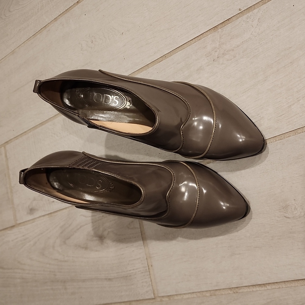 Tod's Taupe Pointed Leather Ankle Boots